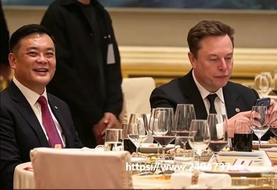 特朗普访华的国宴，那么多中国企业家，为什么是他坐在马斯克旁边